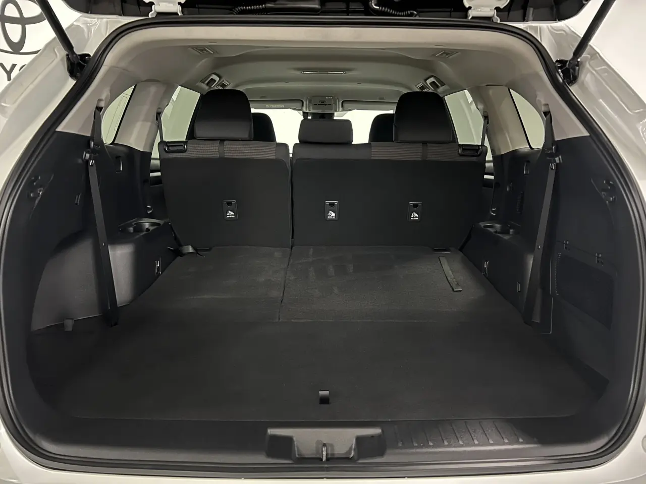 2024 TOYOTA KLUGER HYBRID Gallery Image 12