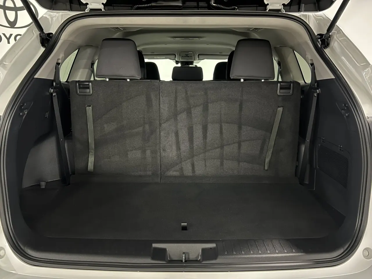 2024 TOYOTA KLUGER HYBRID Gallery Image 13