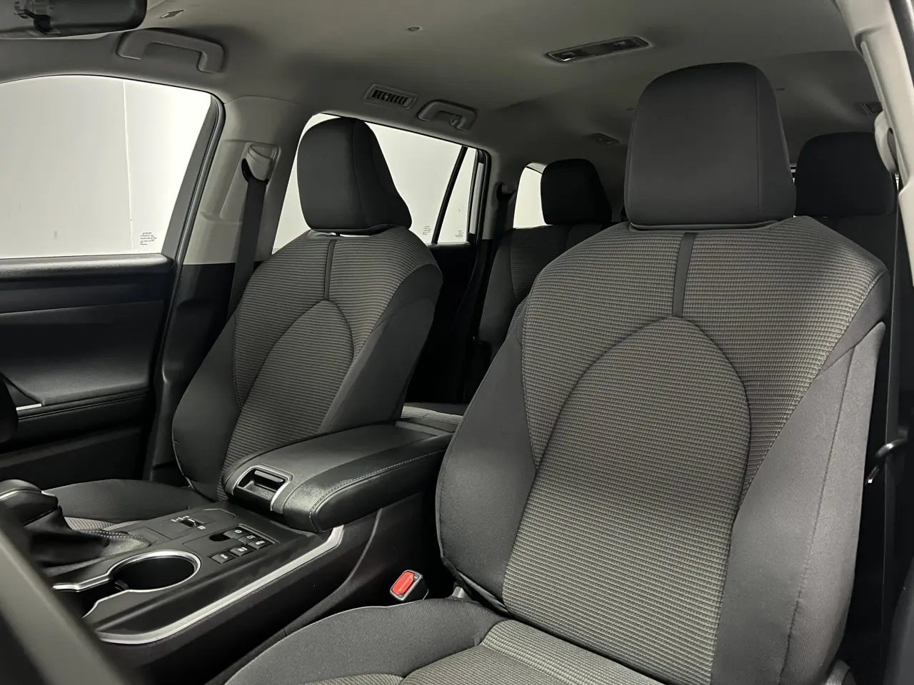 2024 TOYOTA KLUGER HYBRID Gallery Image 16
