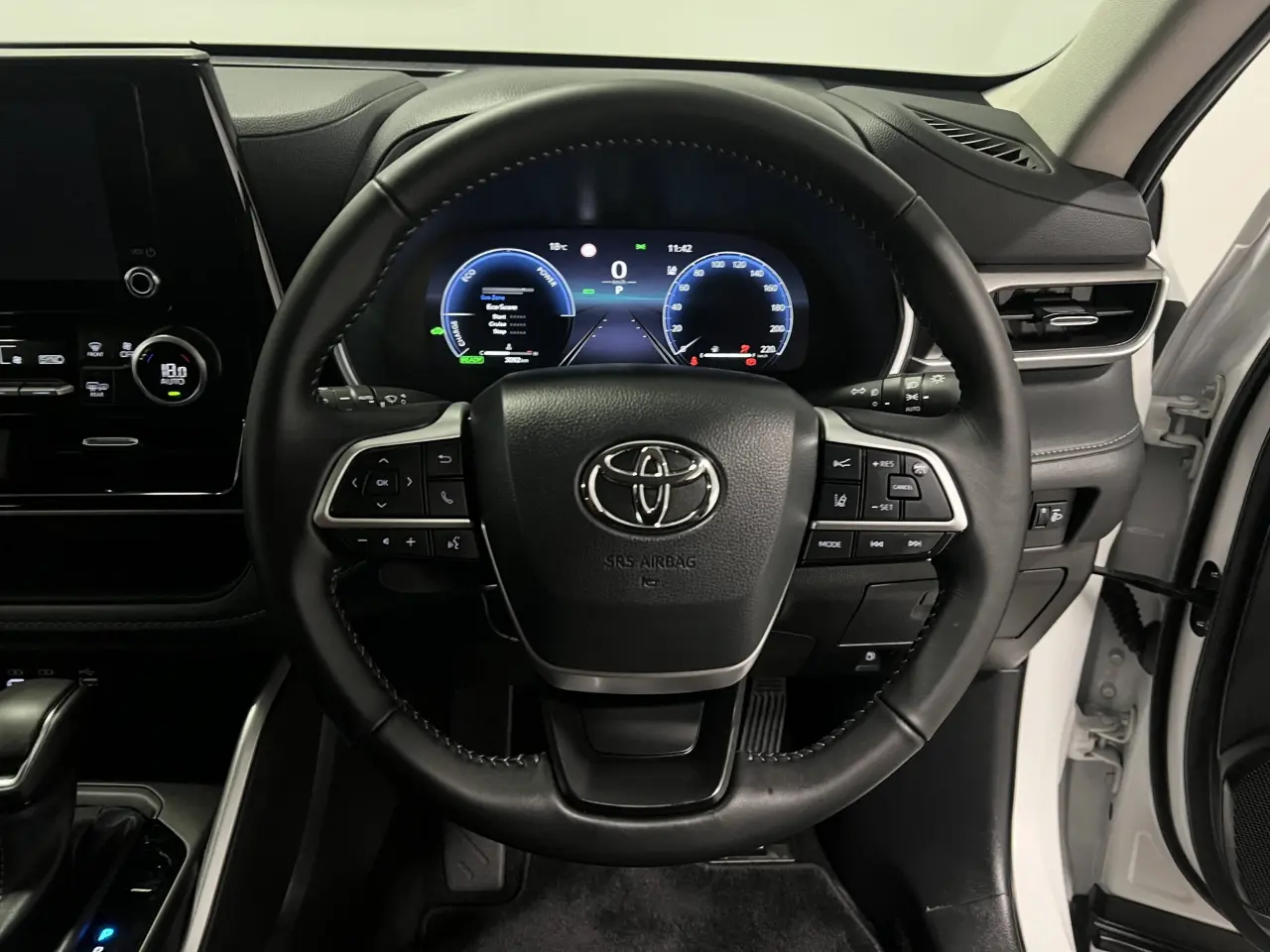 2024 TOYOTA KLUGER HYBRID Gallery Image 17