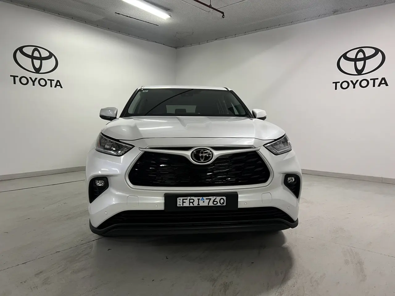 2024 TOYOTA KLUGER HYBRID Gallery Image 2