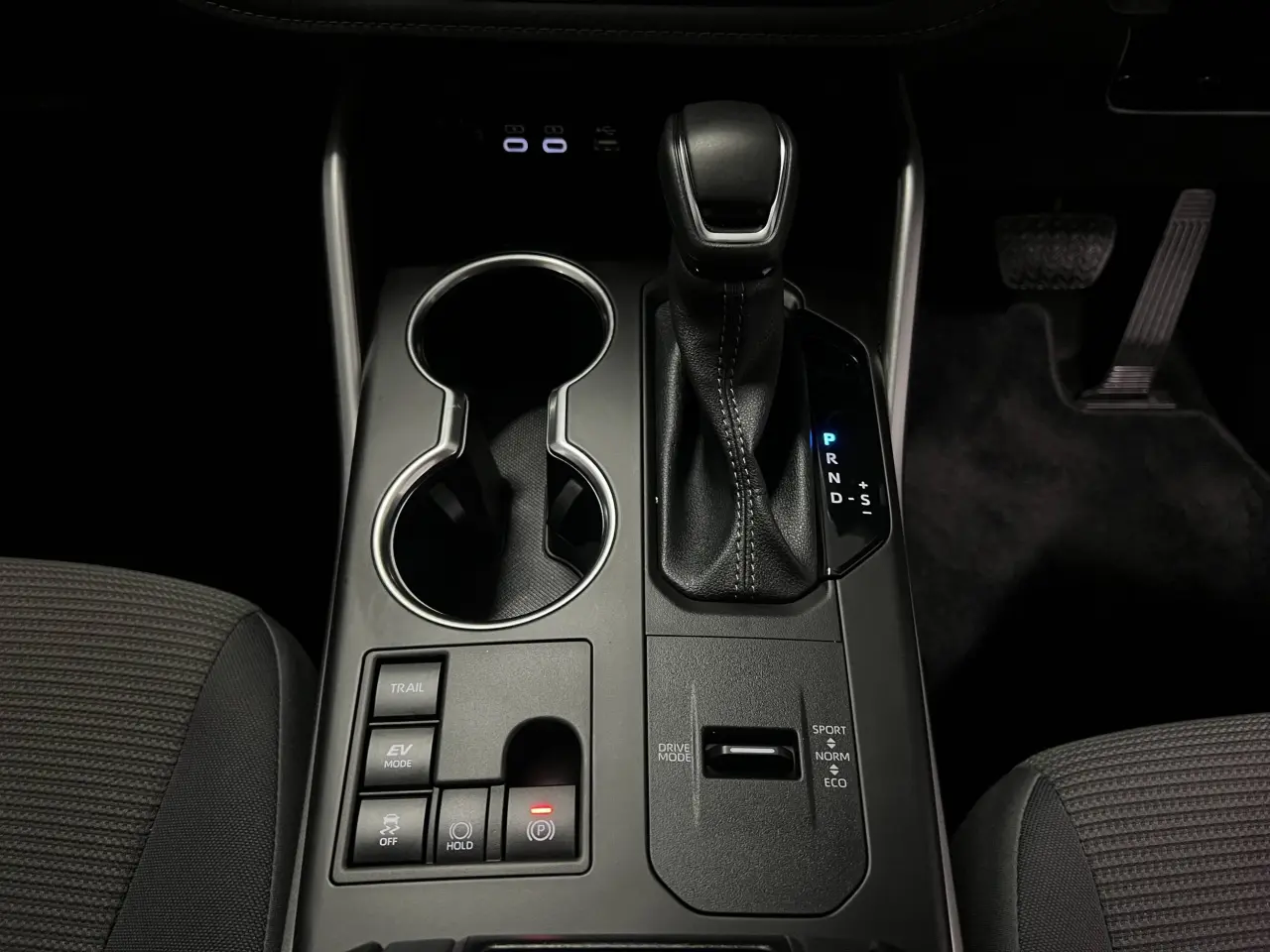 2024 TOYOTA KLUGER HYBRID Gallery Image 20