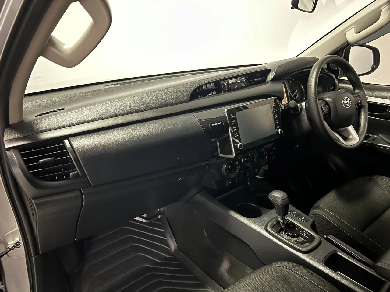 2024 TOYOTA HILUX Gallery Image 14