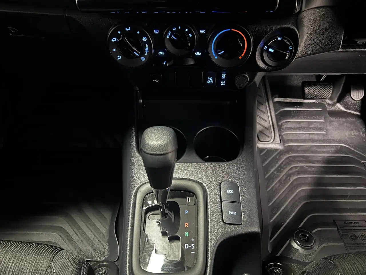 2024 TOYOTA HILUX Gallery Image 19