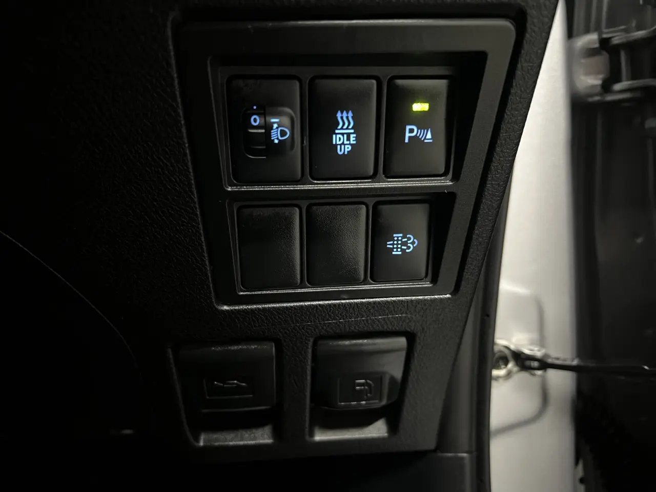 2024 TOYOTA HILUX Gallery Image 20