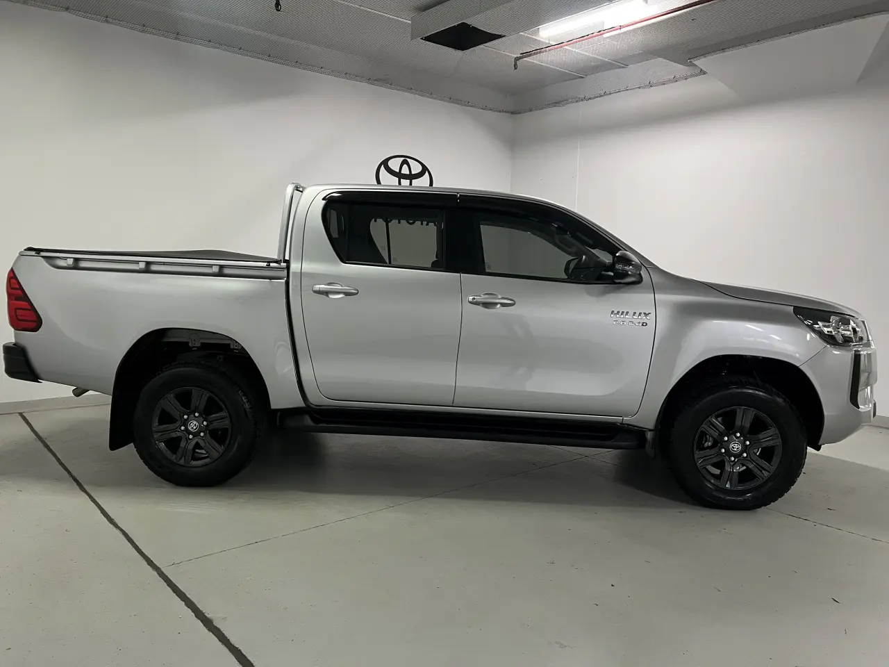 2024 TOYOTA HILUX Gallery Image 4