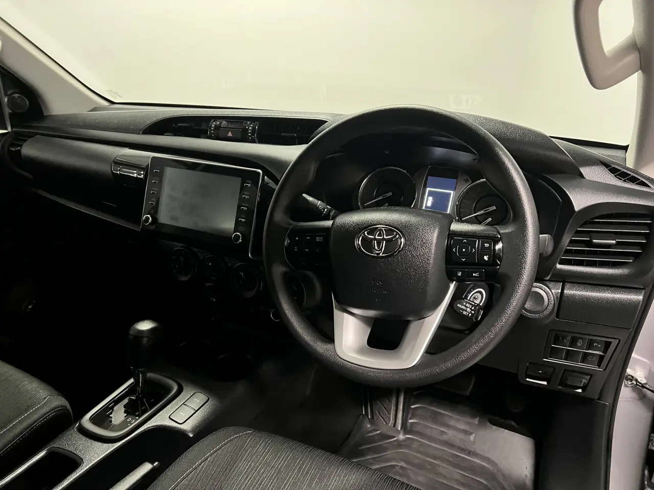 2024 TOYOTA HILUX Gallery Image 10