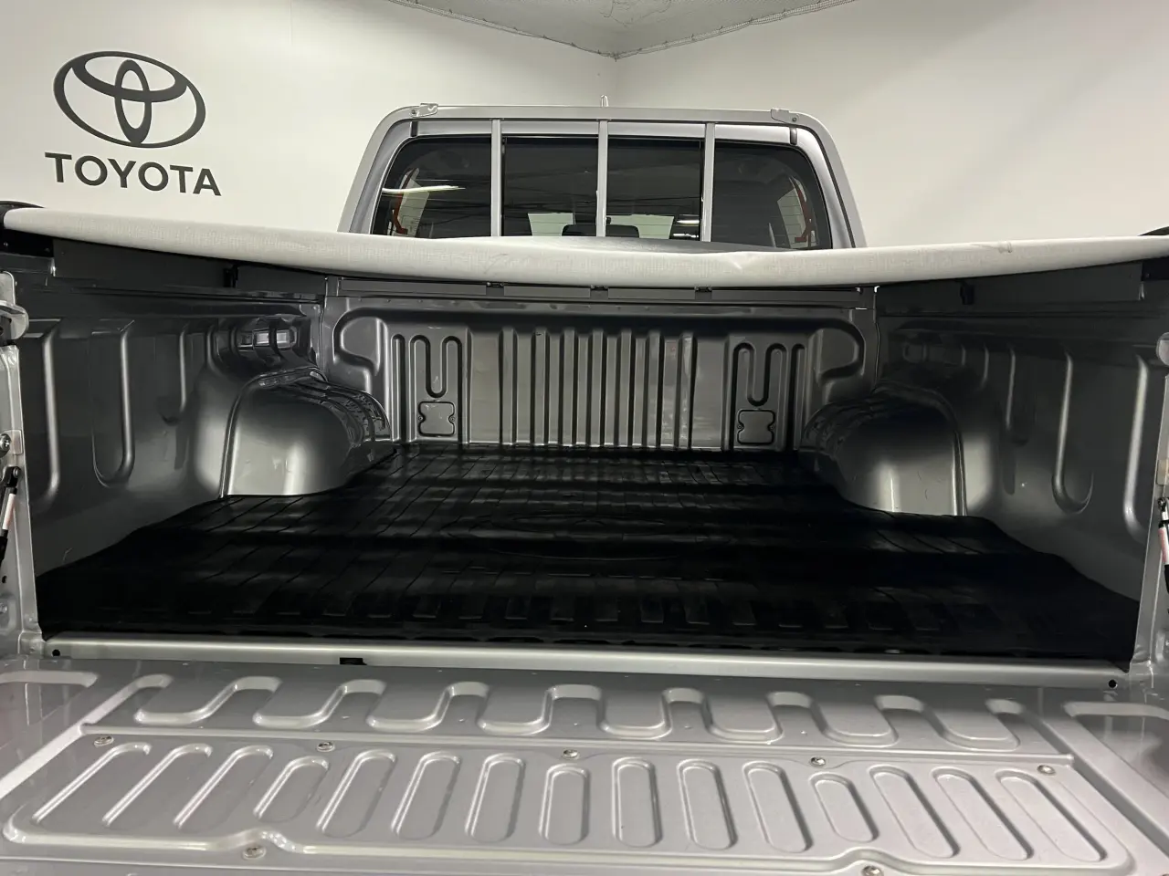 2024 TOYOTA HILUX Gallery Image 12