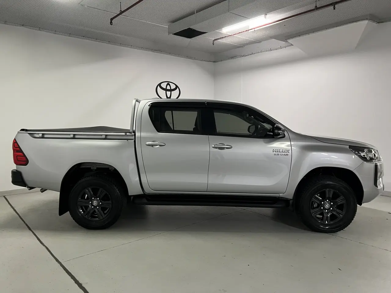 2024 TOYOTA HILUX Gallery Image 4