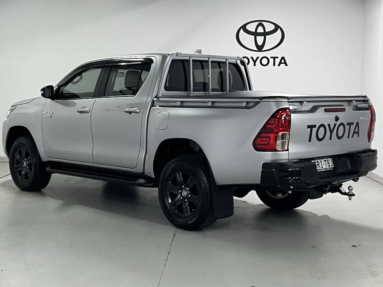 2024 TOYOTA HILUX Gallery Image 8