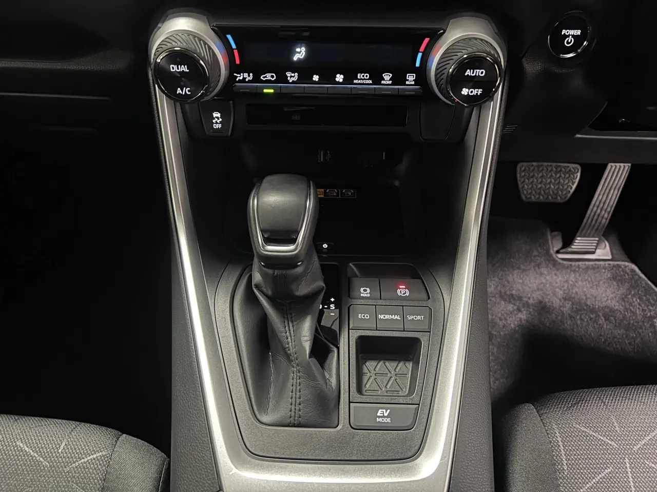 2024 TOYOTA RAV4 HYBRID Gallery Image 20