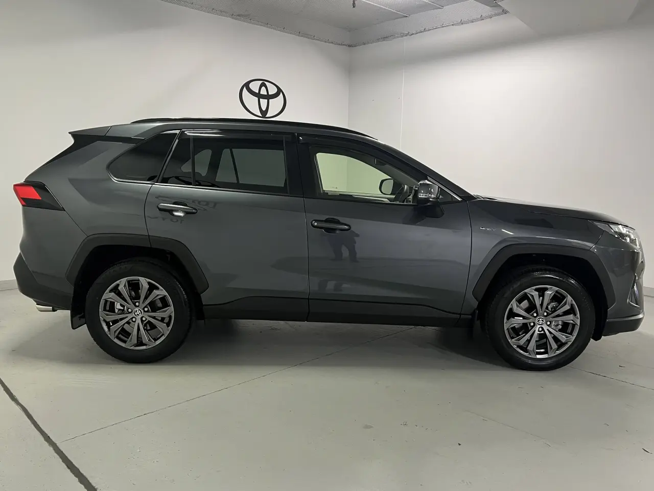 2024 TOYOTA RAV4 HYBRID Gallery Image 4