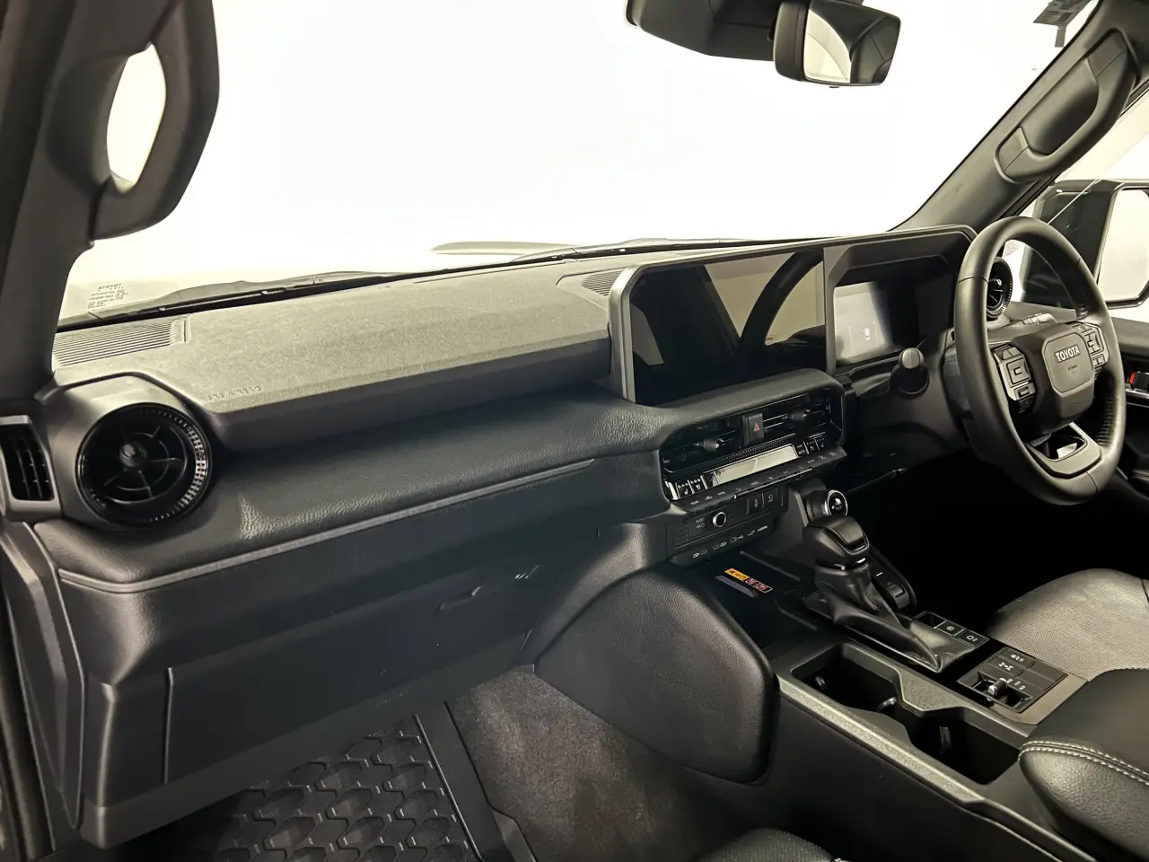 2024 TOYOTA PRADO Gallery Image 16