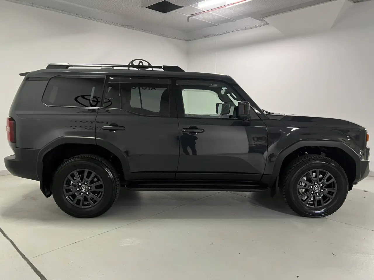 2024 TOYOTA PRADO Gallery Image 4