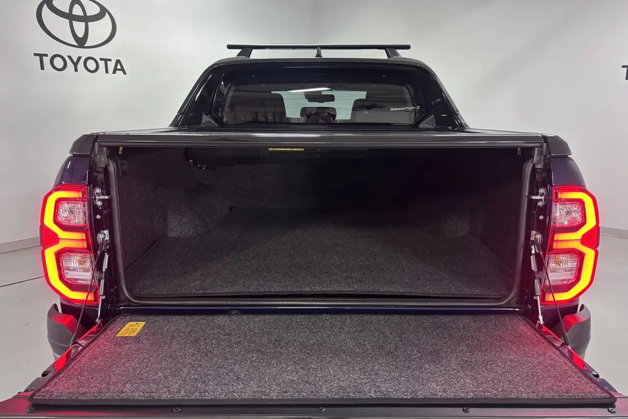 2025 Toyota Hilux Gallery Image 12