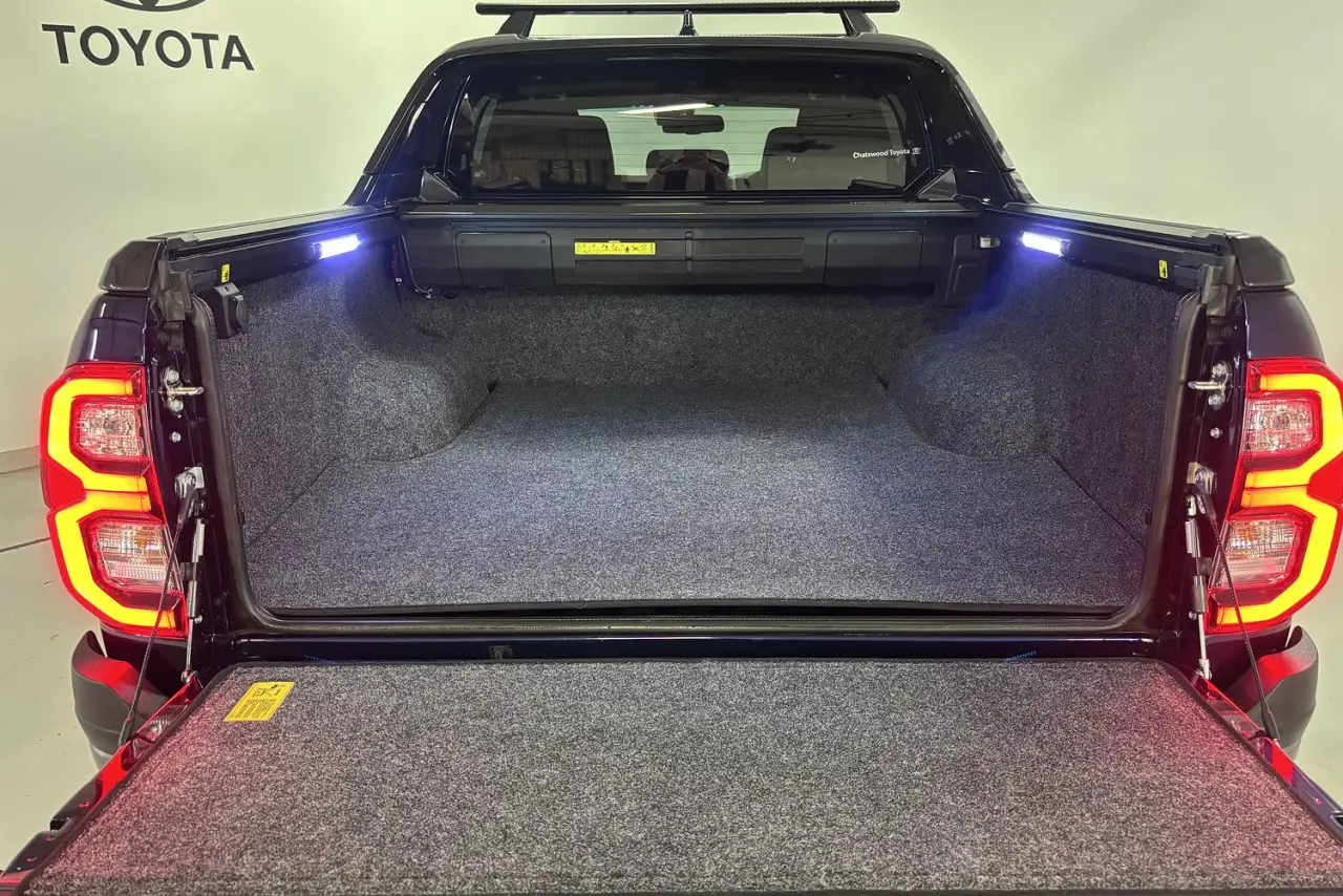 2025 Toyota Hilux Gallery Image 13
