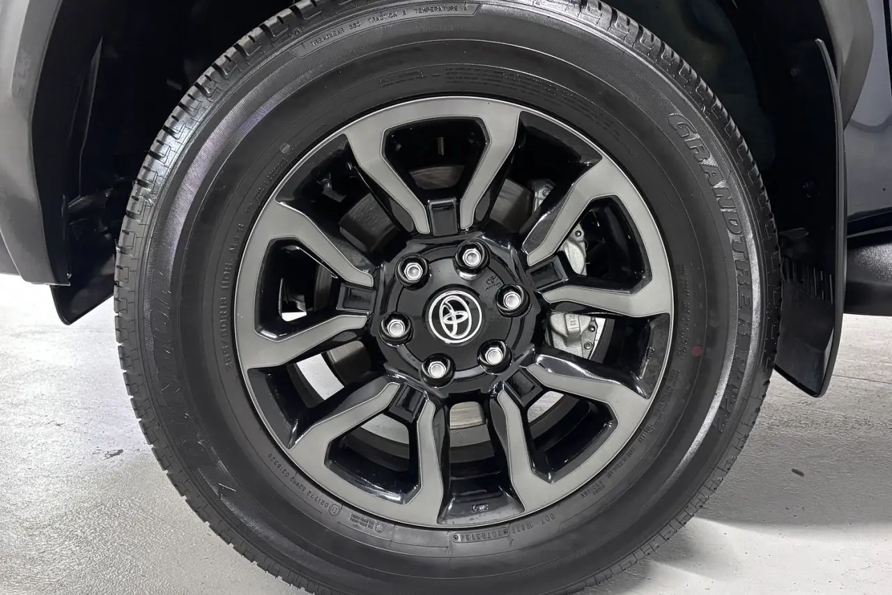 2025 Toyota Hilux Gallery Image 5