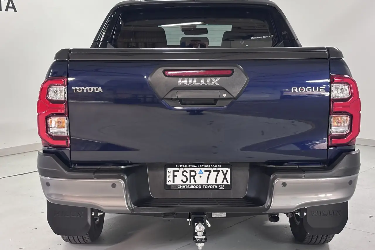 2025 Toyota Hilux Gallery Image 7
