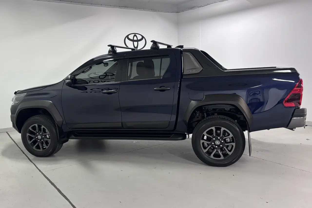 2025 Toyota Hilux Gallery Image 9