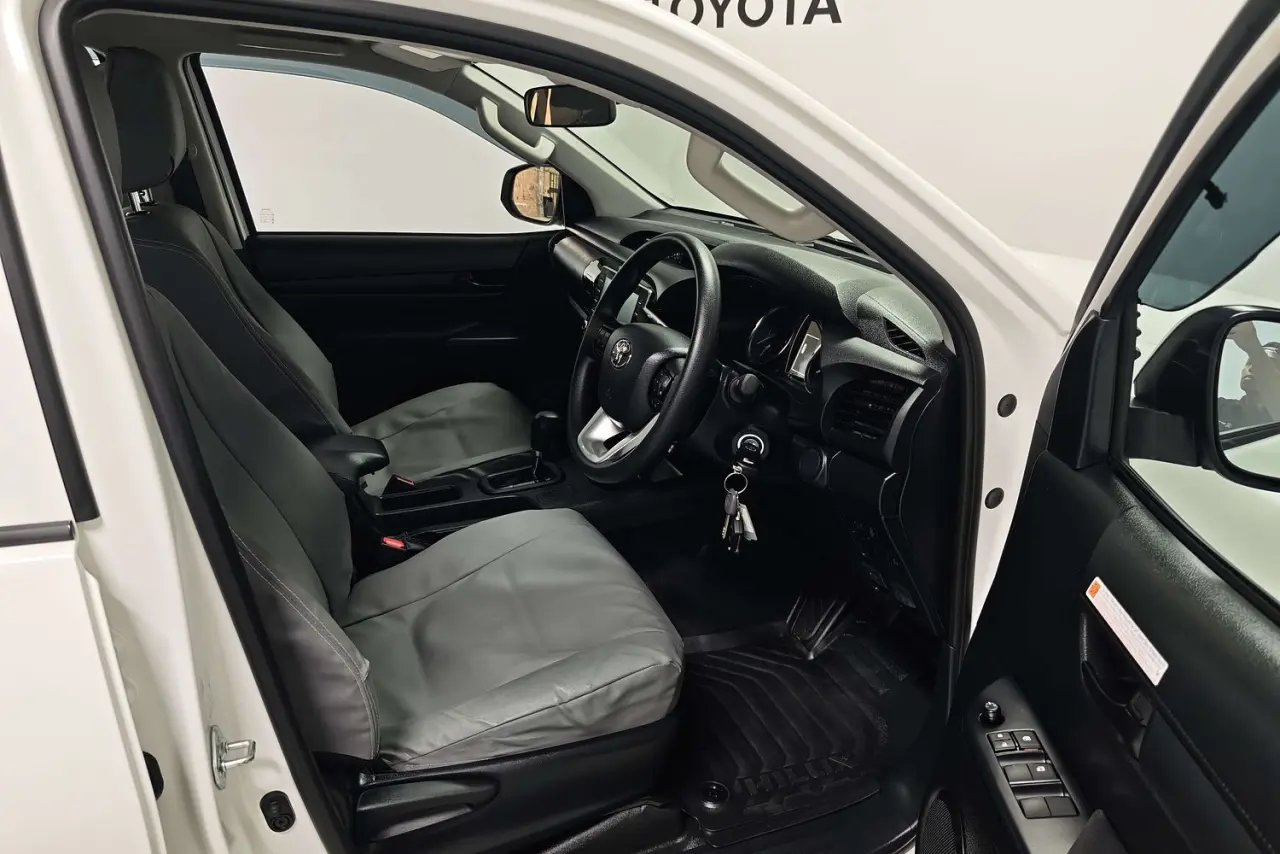 2025 Toyota Hilux Gallery Image 10