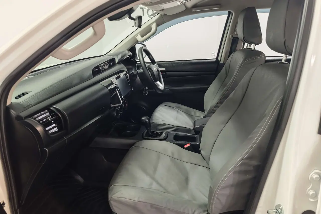 2025 Toyota Hilux Gallery Image 14