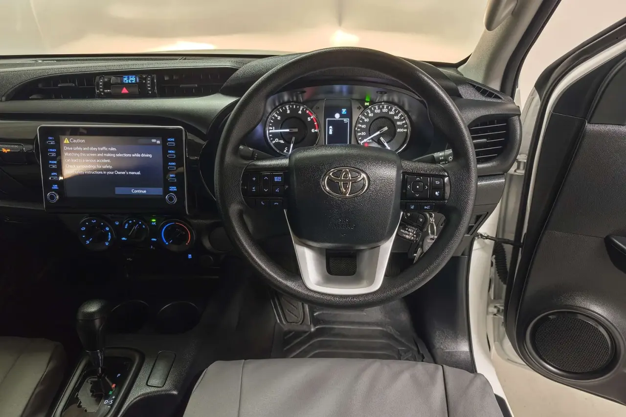 2025 Toyota Hilux Gallery Image 16