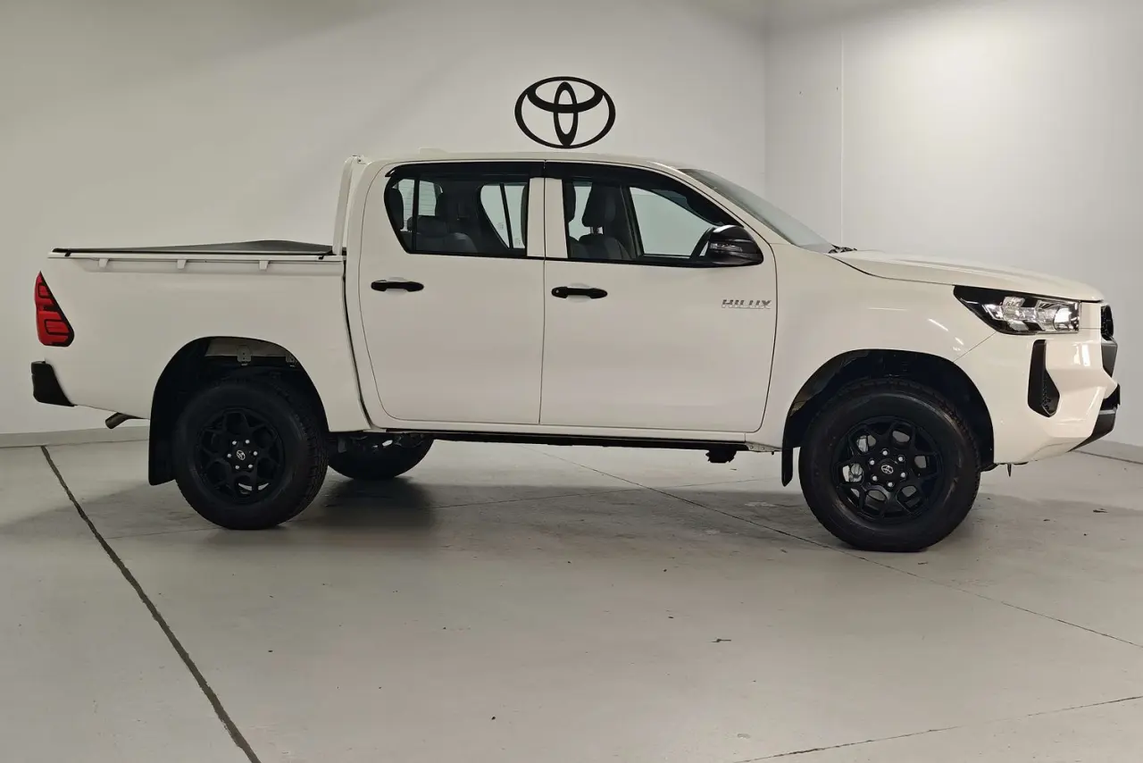 2025 Toyota Hilux Gallery Image 4
