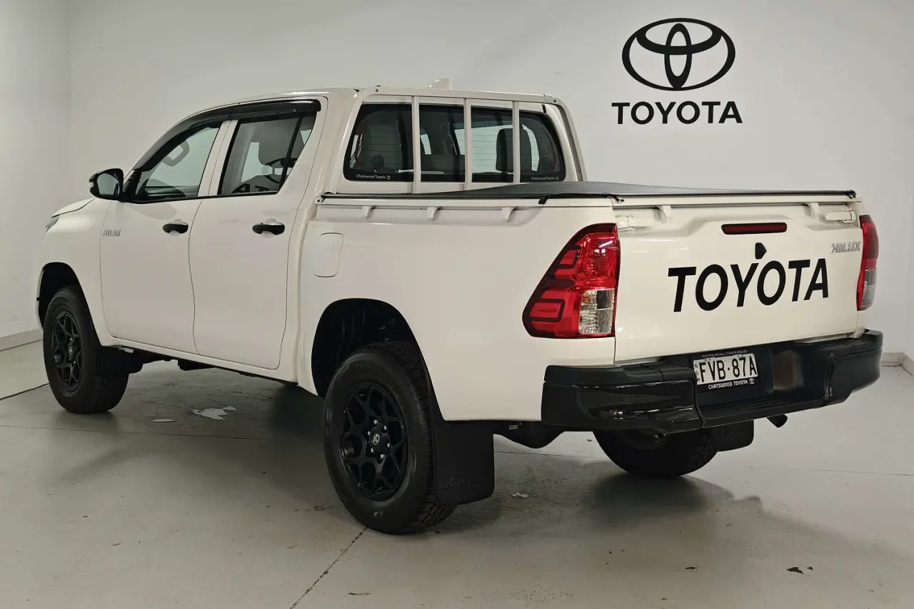 2025 Toyota Hilux Gallery Image 6