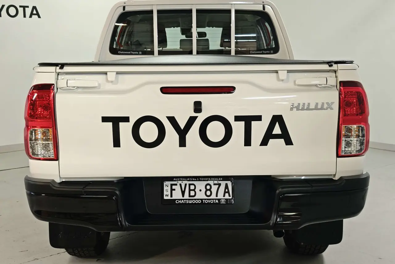 2025 Toyota Hilux Gallery Image 8