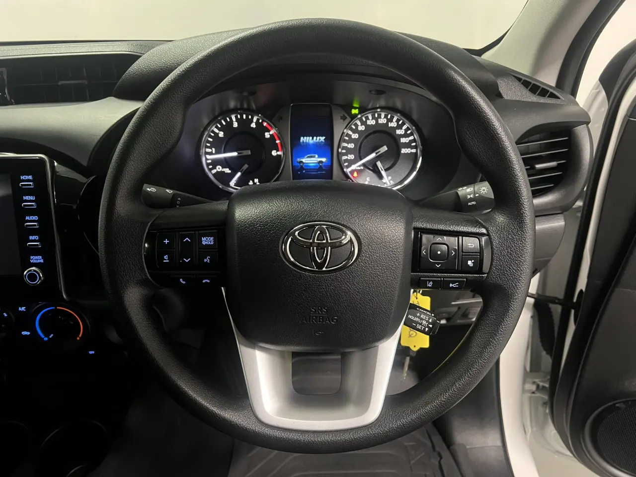 2025 TOYOTA HILUX Gallery Image 17