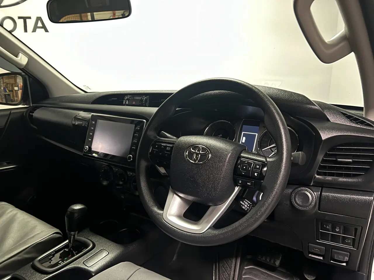 2025 TOYOTA HILUX Gallery Image 10