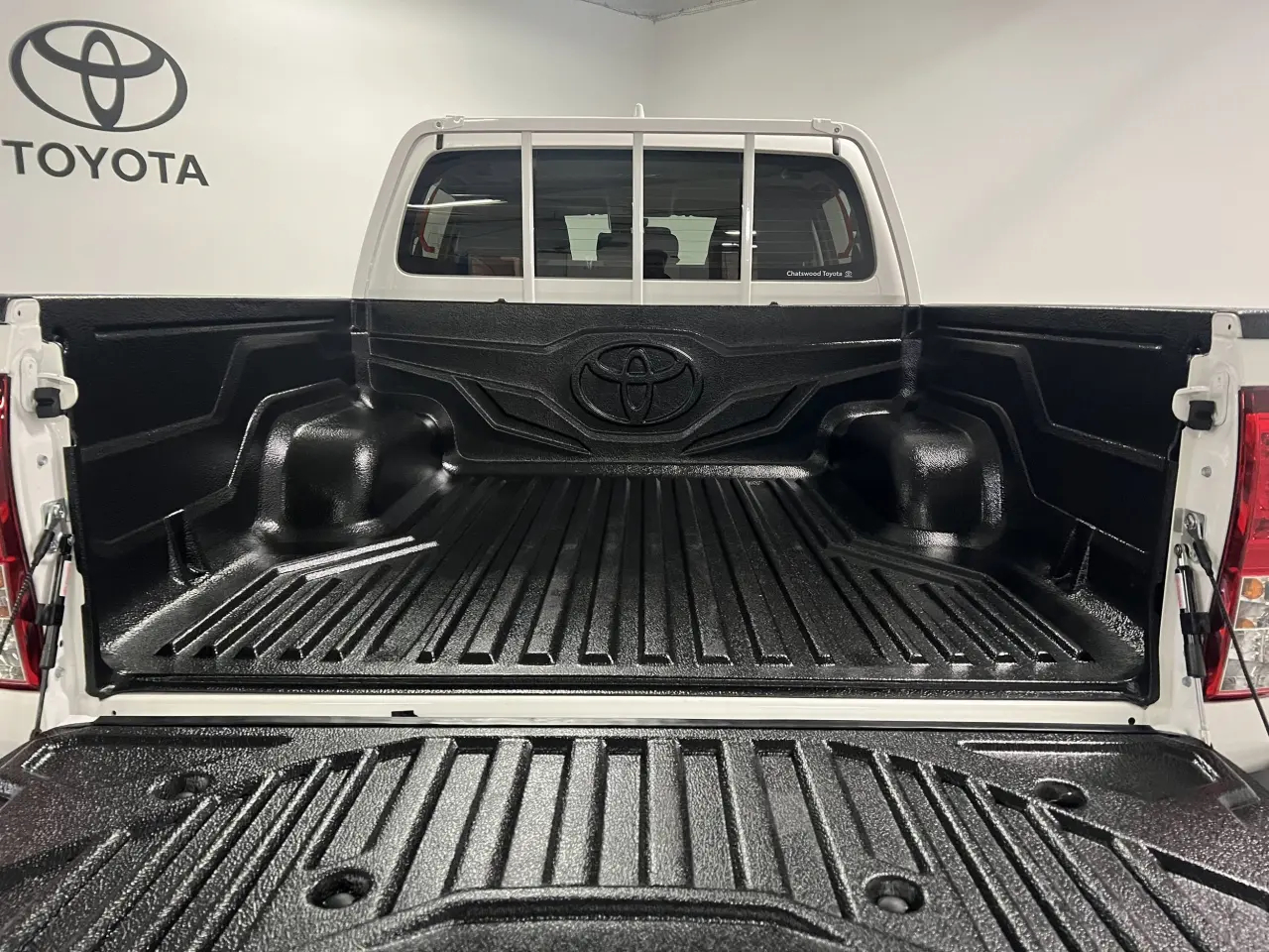 2025 TOYOTA HILUX Gallery Image 13