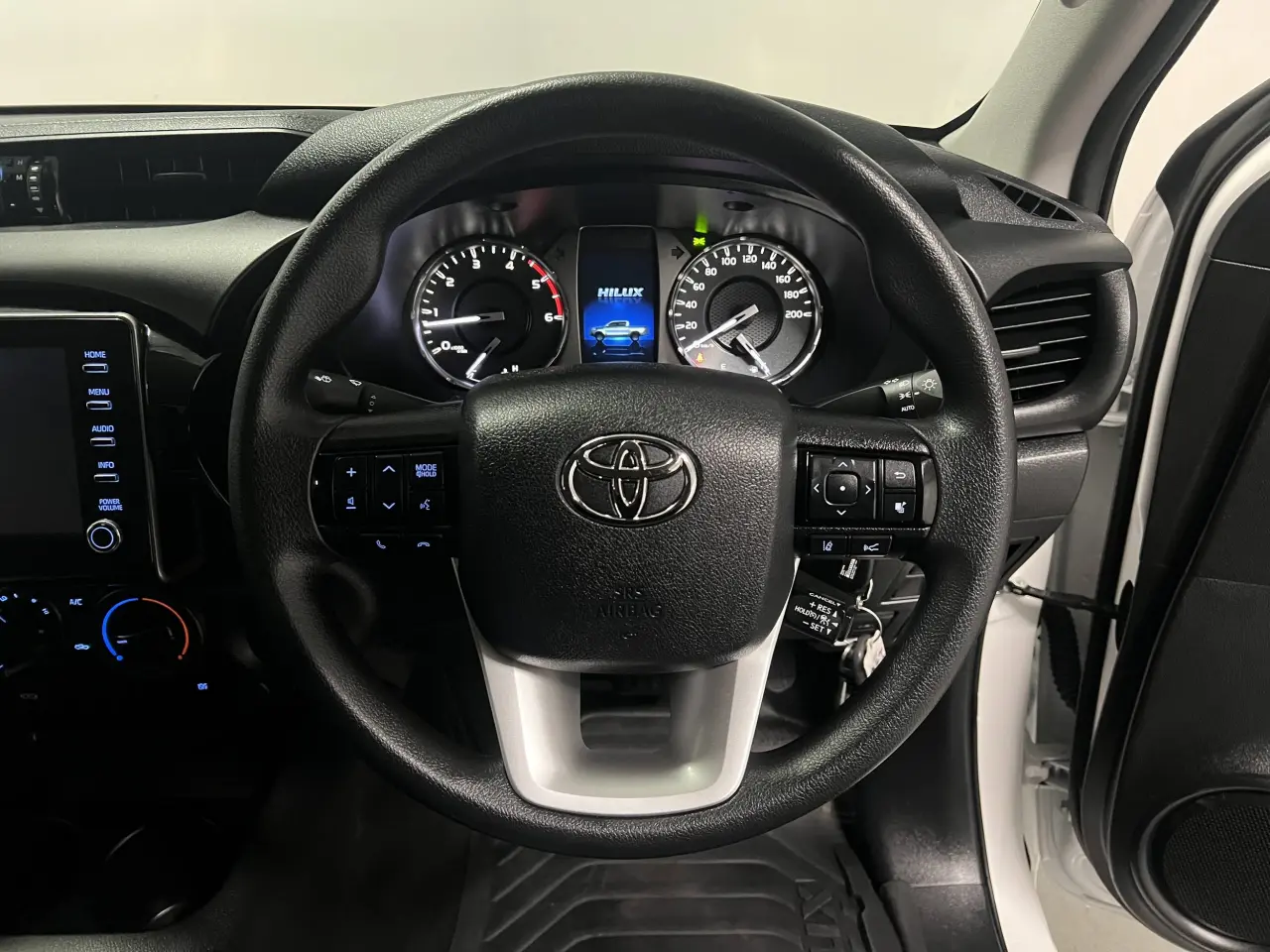 2025 TOYOTA HILUX Gallery Image 17