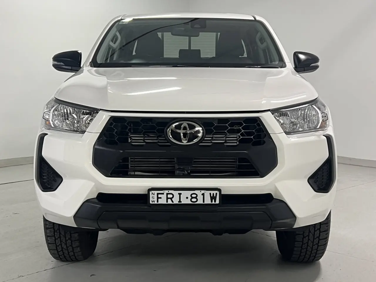 2025 TOYOTA HILUX Gallery Image 3