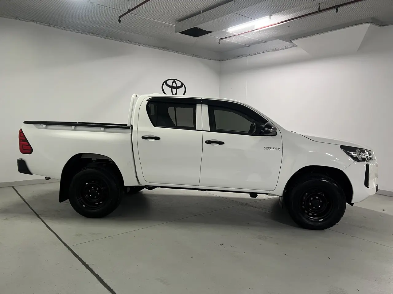 2025 TOYOTA HILUX Gallery Image 4