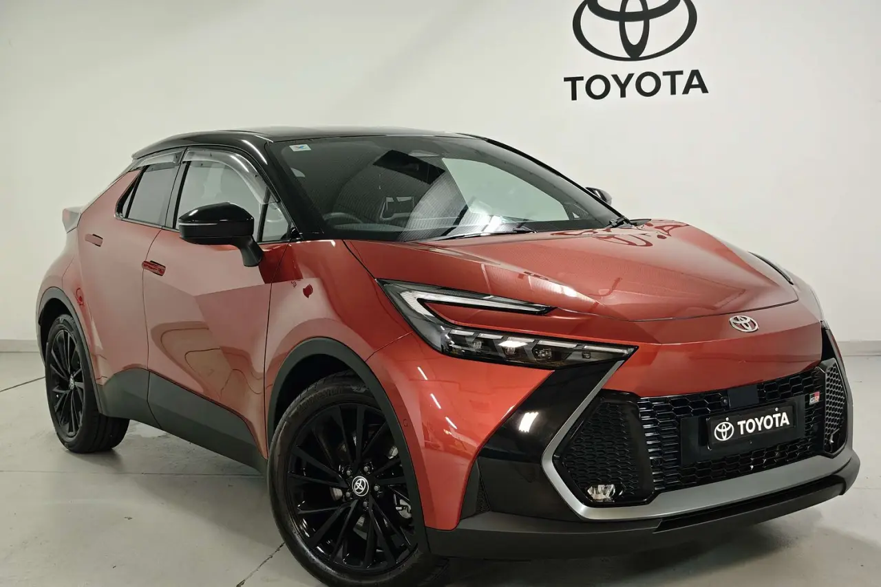2025 Toyota C-HR Gallery Image 1