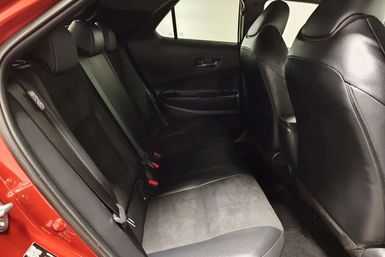 2025 Toyota C-HR Gallery Image 11