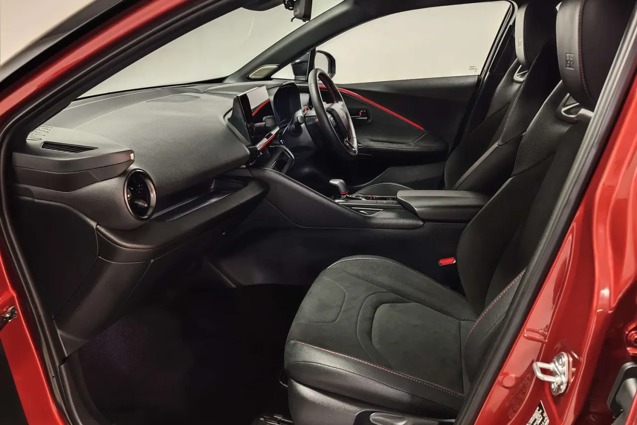 2025 Toyota C-HR Gallery Image 14