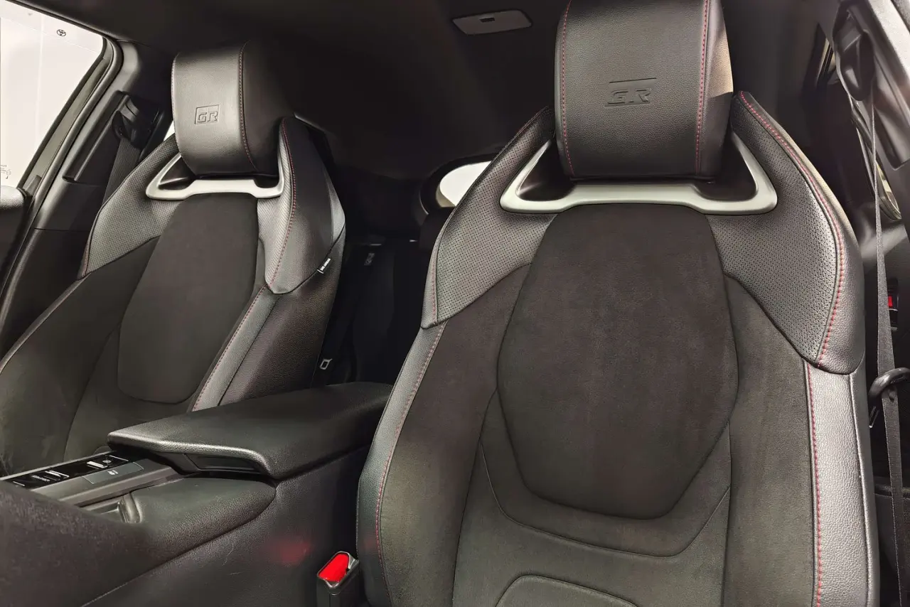 2025 Toyota C-HR Gallery Image 15