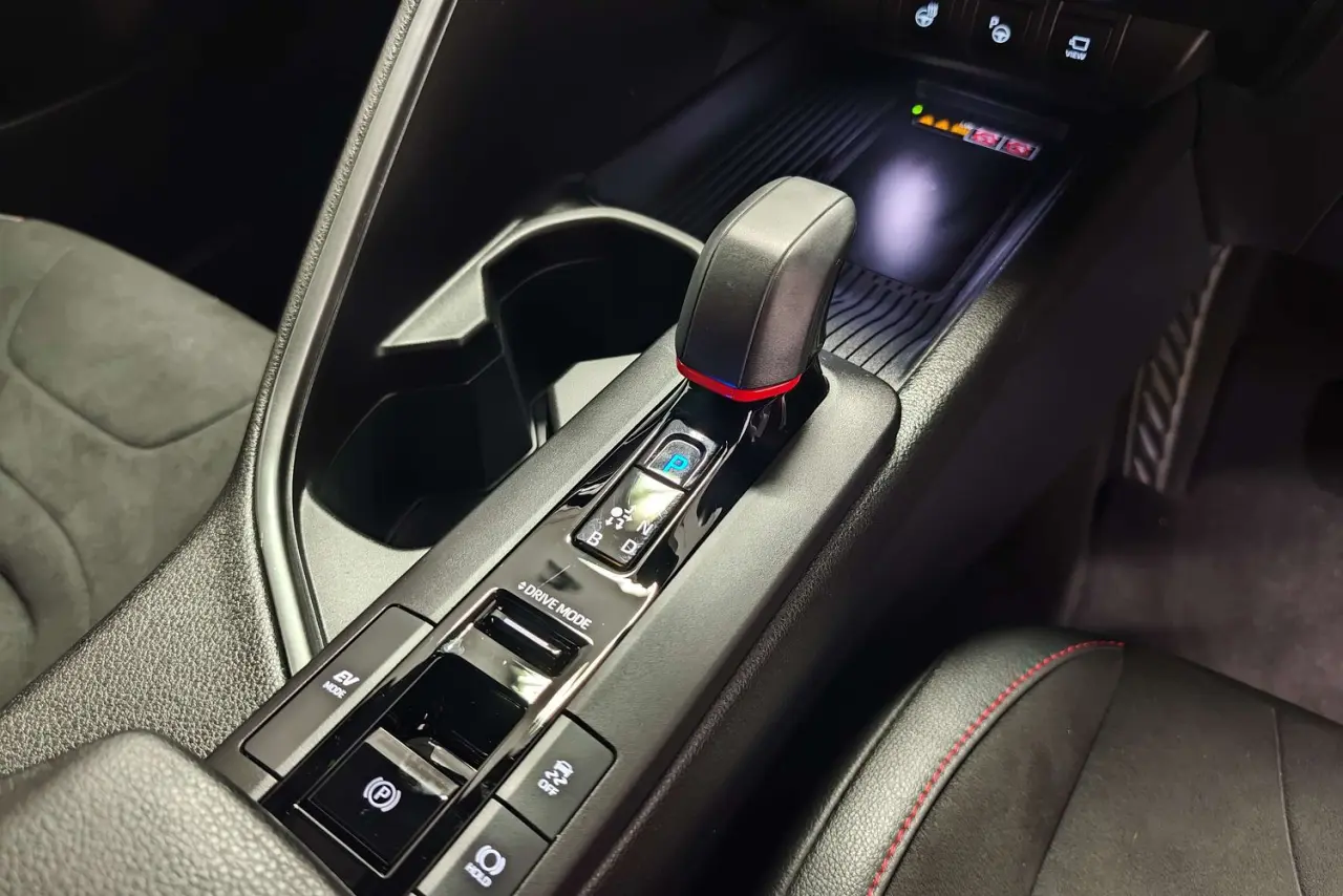 2025 Toyota C-HR Gallery Image 19