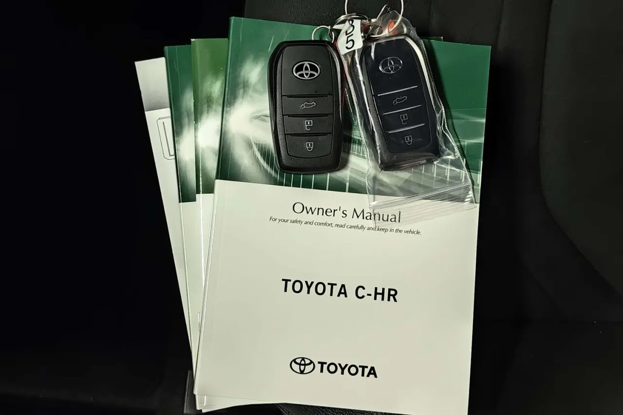 2025 Toyota C-HR Gallery Image 21