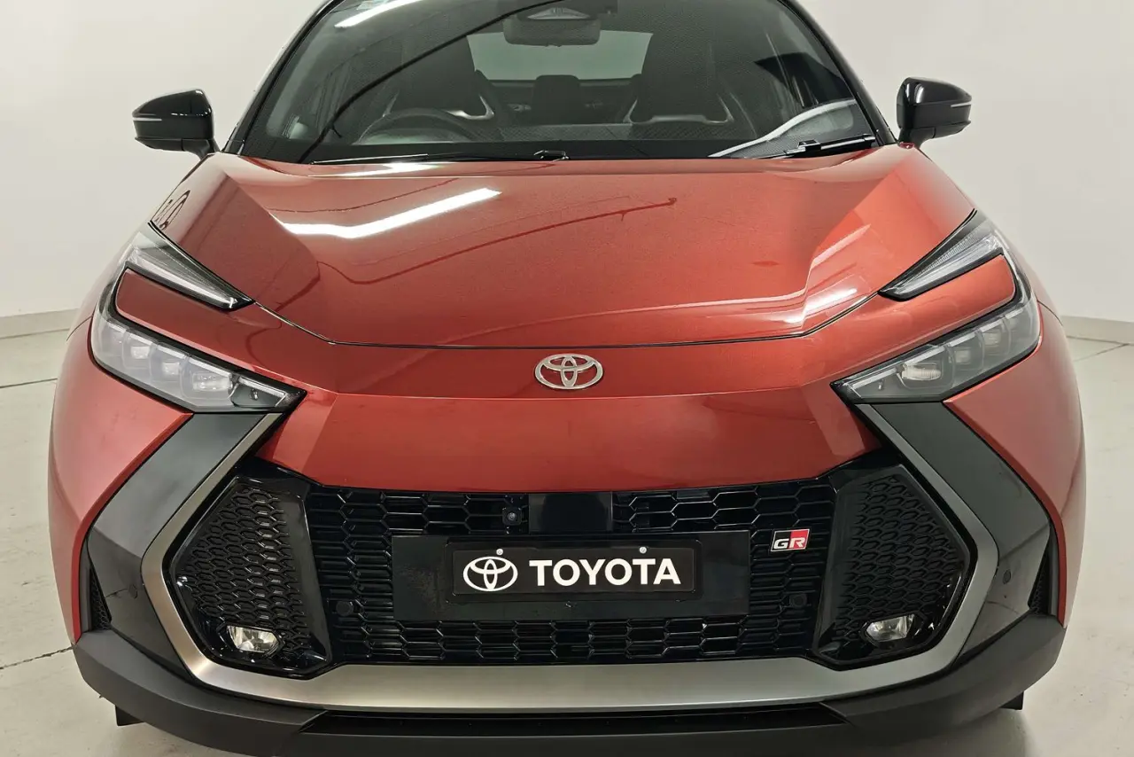 2025 Toyota C-HR Gallery Image 3