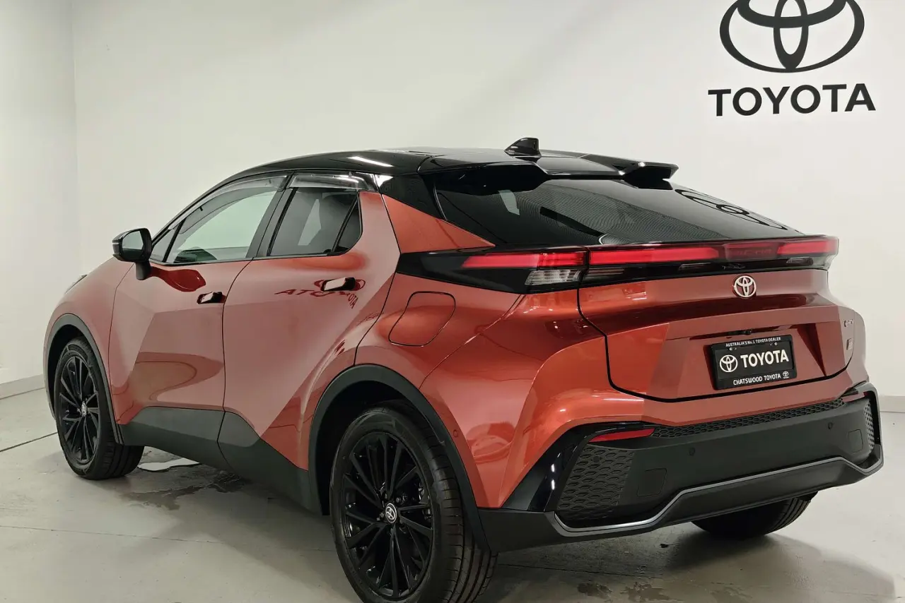 2025 Toyota C-HR Gallery Image 6