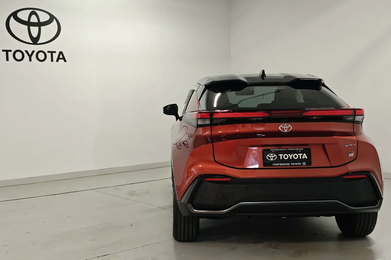 2025 Toyota C-HR Gallery Image 7