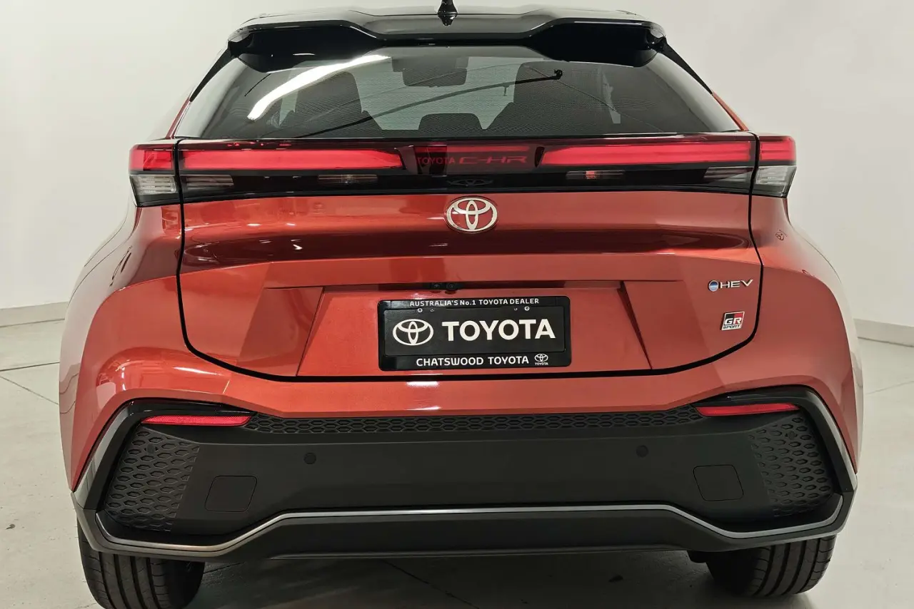 2025 Toyota C-HR Gallery Image 8