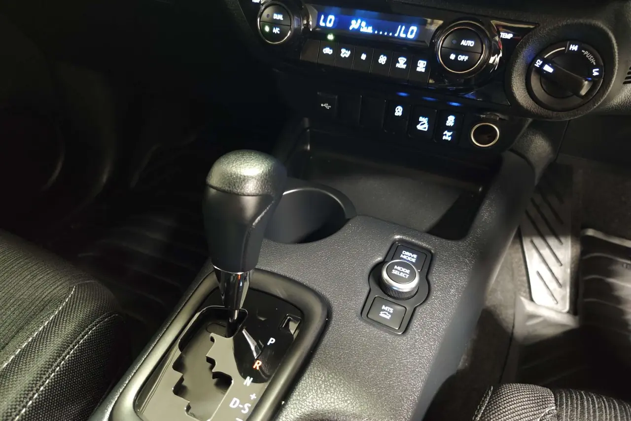 2025 Toyota Hilux Gallery Image 19