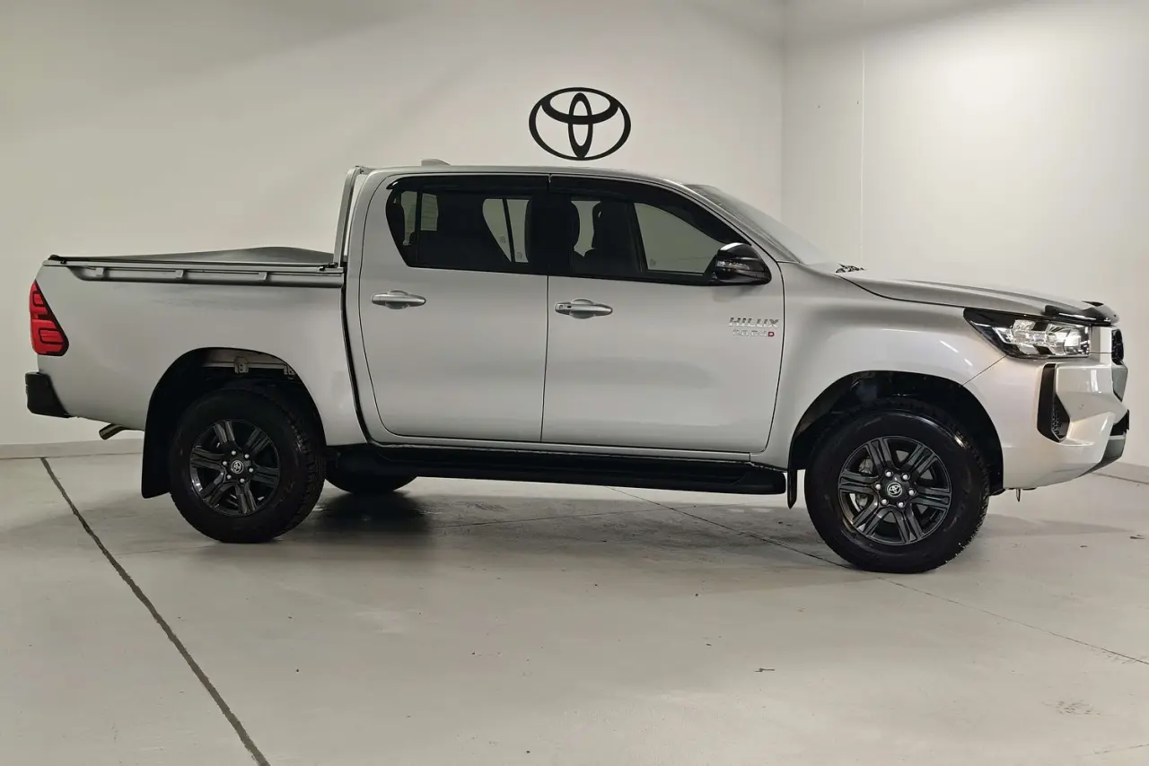 2025 Toyota Hilux Gallery Image 4