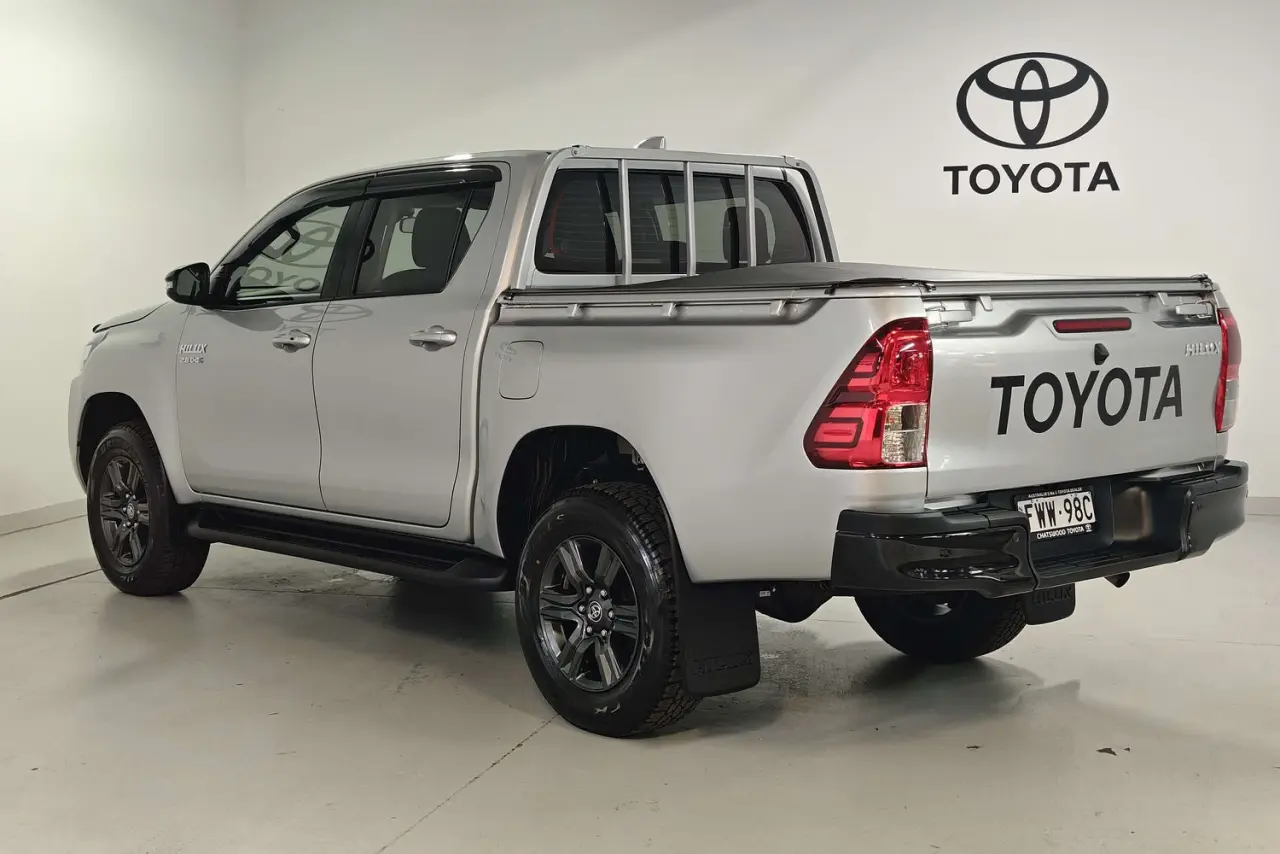 2025 Toyota Hilux Gallery Image 6