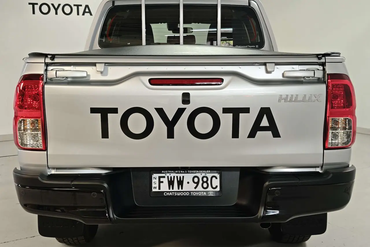2025 Toyota Hilux Gallery Image 8
