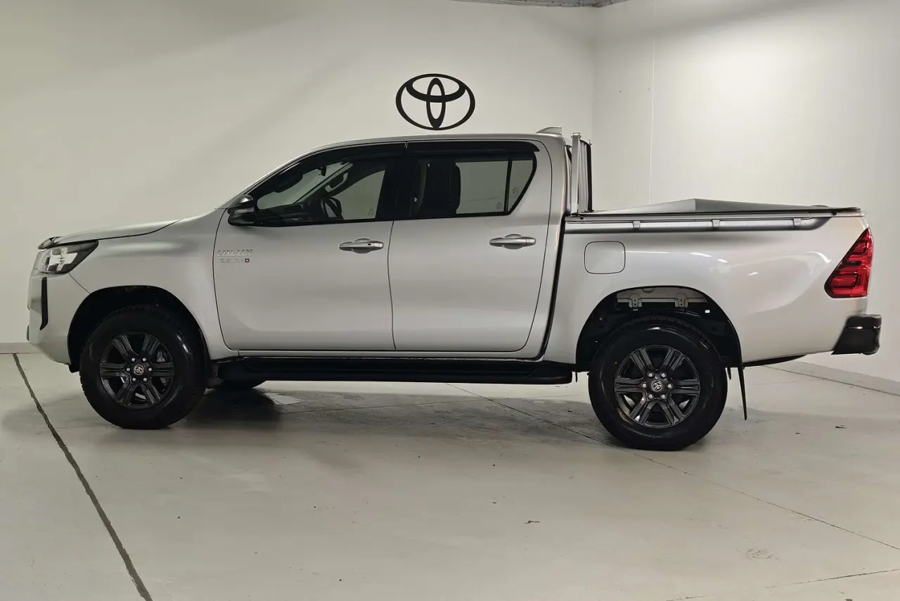 2025 Toyota Hilux Gallery Image 9